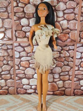 1995 Disney Princess Pocahontas 18” Doll #B5